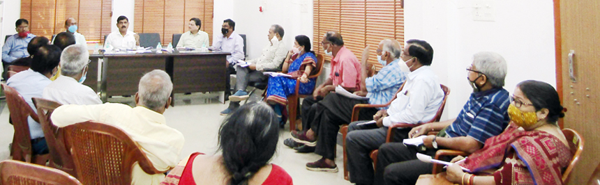 Commission Interacting with Experts