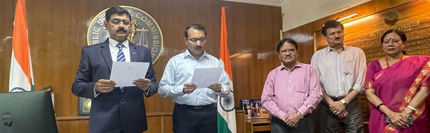 Sh Shyamabhakta Mishra, being administered oath of office on his joining as Hon’ble Member, OPSC