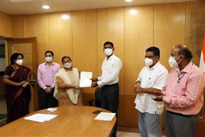 Appreciation of Officers by the Commission : Smt Maitreyee Bhattacharya, Joint Secretary-cum-ACE, OPSC receiving the appreciation letter from Hon’ble Chairman, OPSC