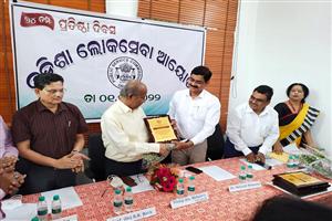 On the occasion of 74th Foundation Day the former Chairman Sh PK Mohanty being felicitated.
