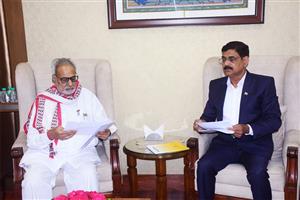 Dr. S Mohanty, Chairman, presenting the Annual Report to Hon’ble Governor, Odisha